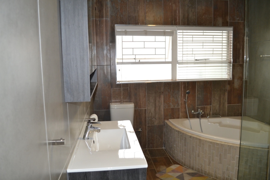 5 Bedroom Property for Sale in Wellington North Western Cape